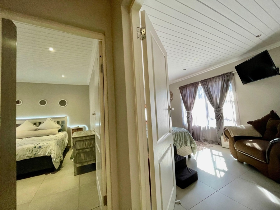 2 Bedroom Property for Sale in Potchefstroom North West